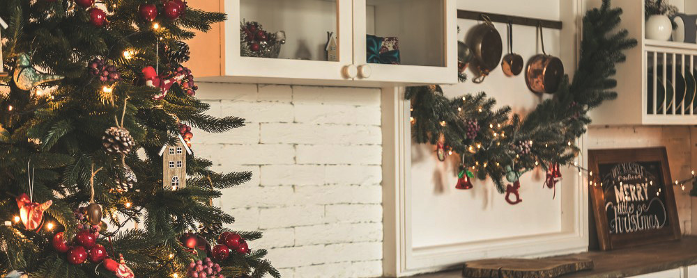 Festive decorations in the kitchen