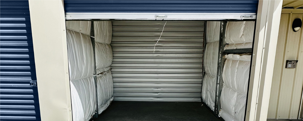 Car storage in a storage unit