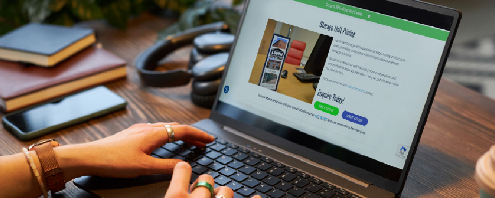 A-customer-browsing-an-online-size-calculator