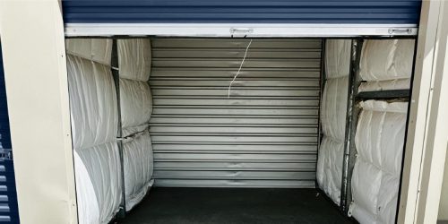 Car storage in a storage unit